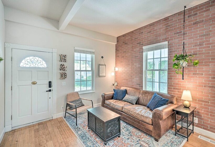 Downtown Nevada City 1900 Victorian Retreat!