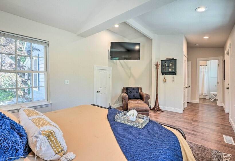 Downtown Nevada City 1900 Victorian Retreat!