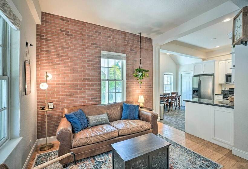 Downtown Nevada City 1900 Victorian Retreat!