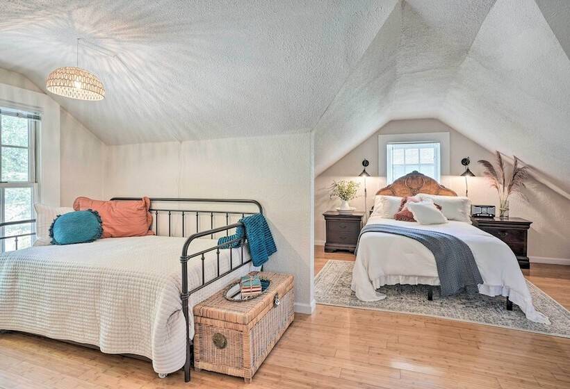 Downtown Nevada City 1900 Victorian Retreat!