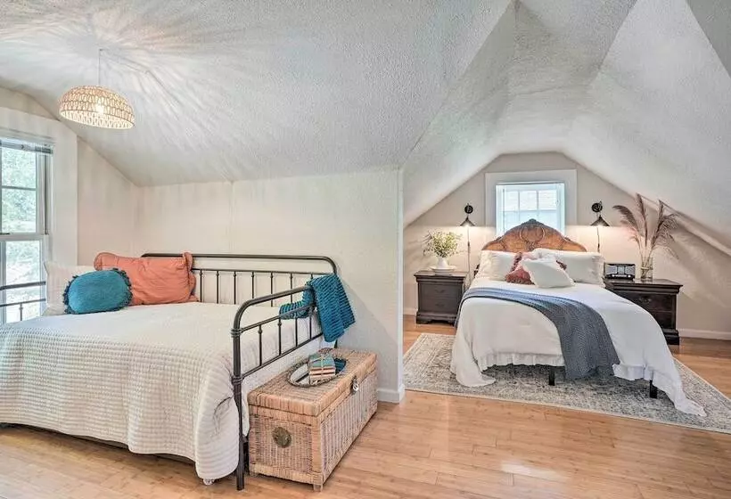 Downtown Nevada City 1900 Victorian Retreat!