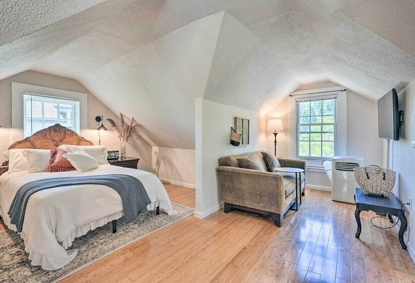 Downtown Nevada City 1900 Victorian Retreat!