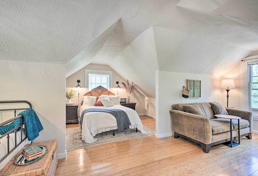 Downtown Nevada City 1900 Victorian Retreat!