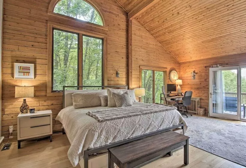 Elegant & Quiet Maine Escape W/ Sauna & Deck!