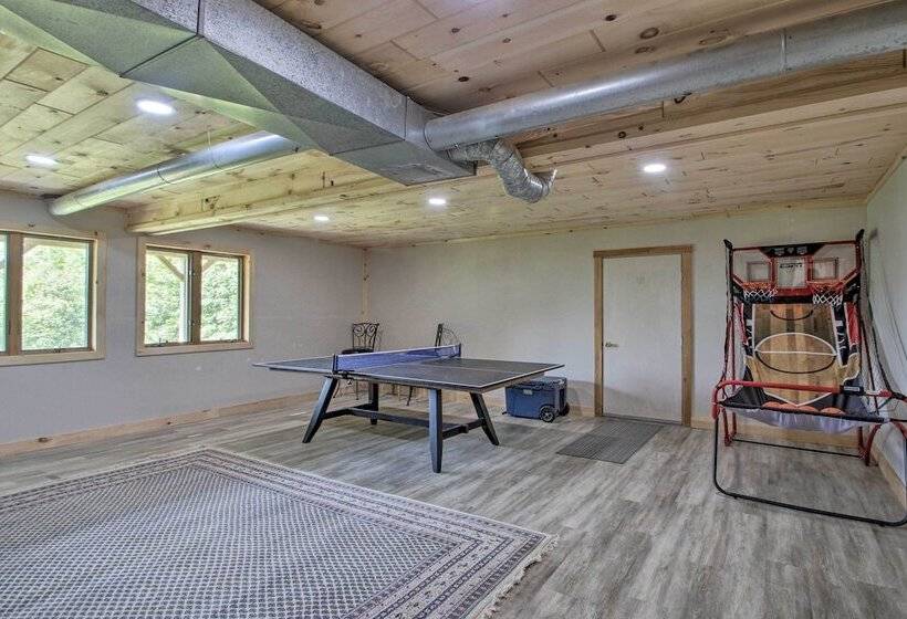 Elegant & Quiet Maine Escape W/ Sauna & Deck!