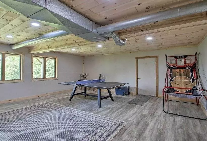 Elegant & Quiet Maine Escape W/ Sauna & Deck!