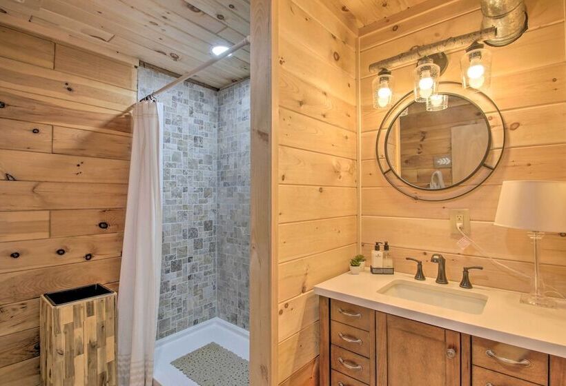 Elegant & Quiet Maine Escape W/ Sauna & Deck!
