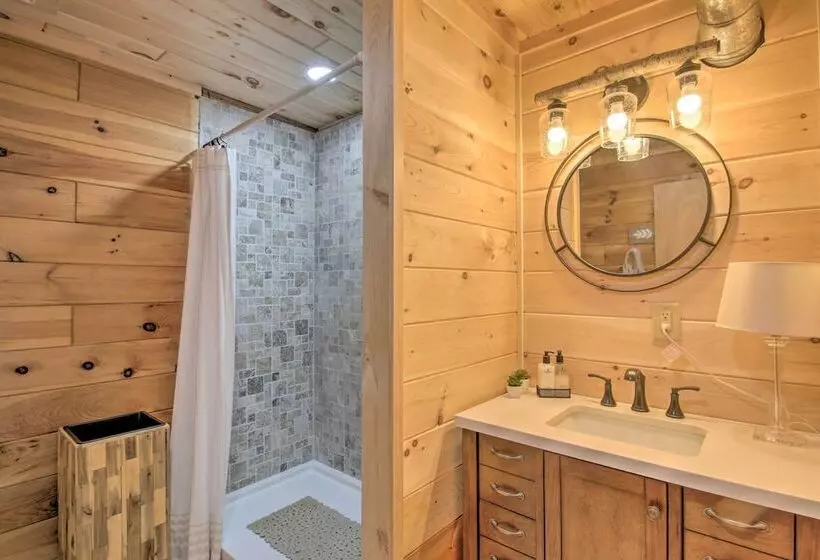 Elegant & Quiet Maine Escape W/ Sauna & Deck!