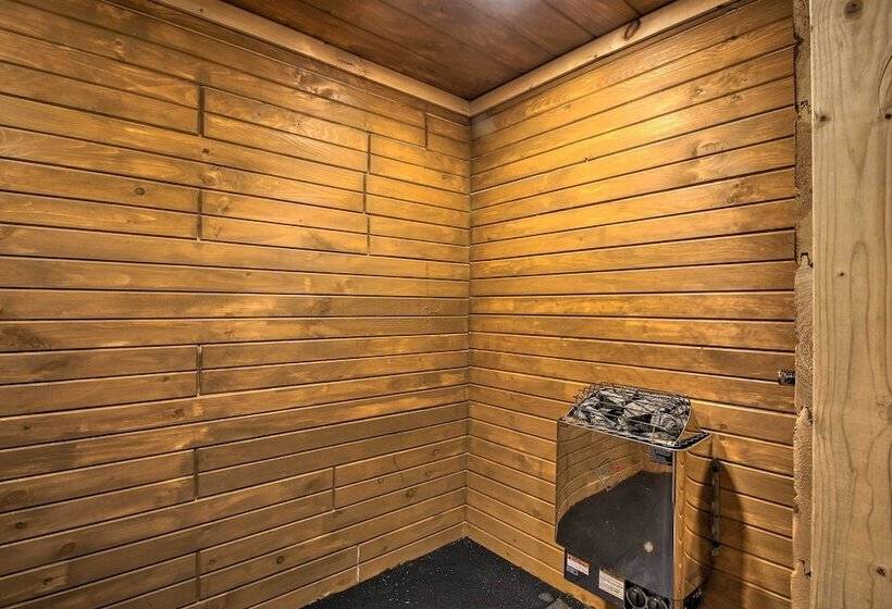 Elegant & Quiet Maine Escape W/ Sauna & Deck!