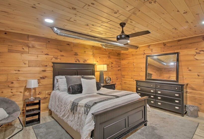 Elegant & Quiet Maine Escape W/ Sauna & Deck!