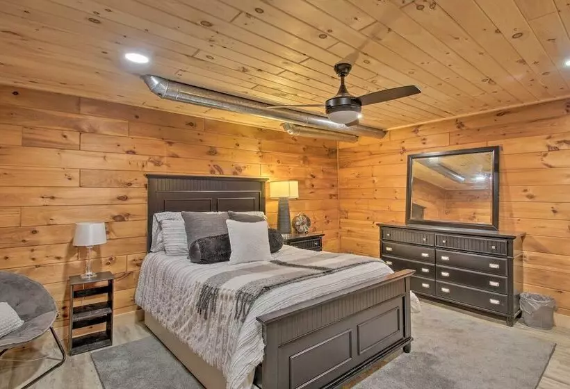 Elegant & Quiet Maine Escape W/ Sauna & Deck!