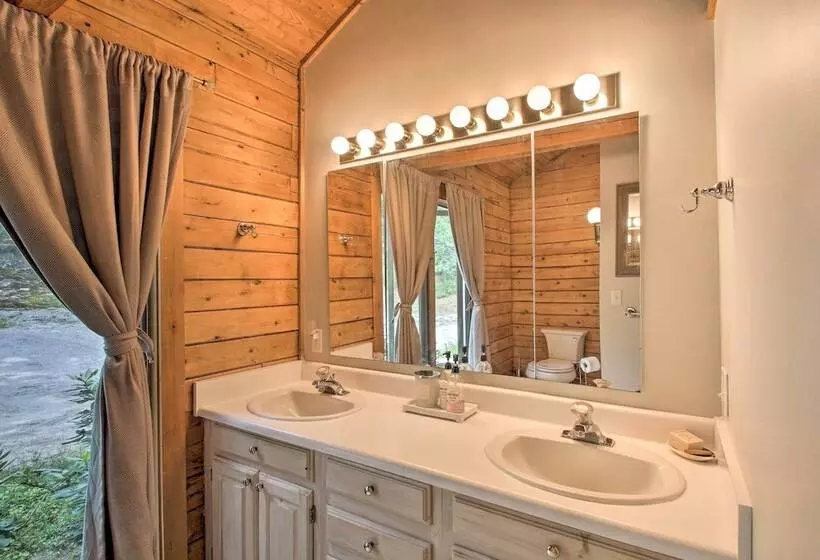 Elegant & Quiet Maine Escape W/ Sauna & Deck!