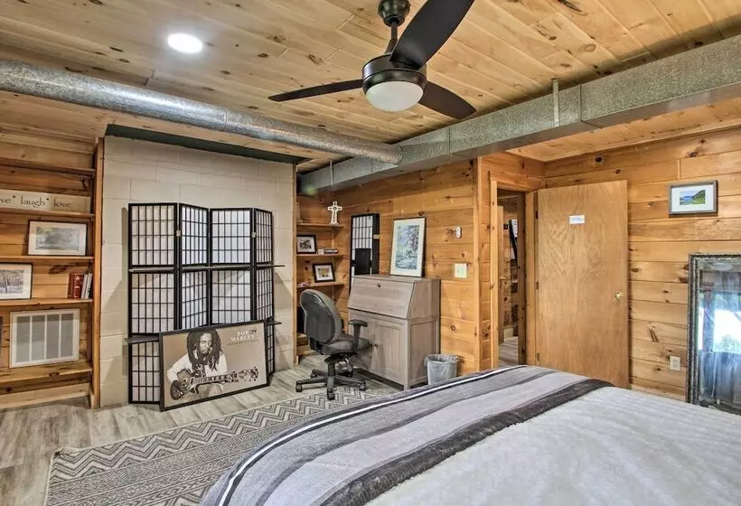 Elegant & Quiet Maine Escape W/ Sauna & Deck!