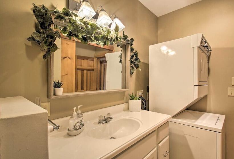 Elegant & Quiet Maine Escape W/ Sauna & Deck!