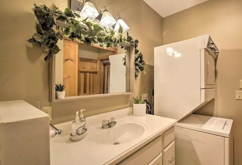 Elegant & Quiet Maine Escape W/ Sauna & Deck!