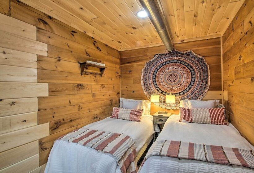 Elegant & Quiet Maine Escape W/ Sauna & Deck!