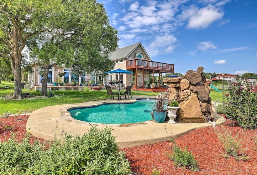 Extravagant 4,500 Sq Ft Home In Hill Country!