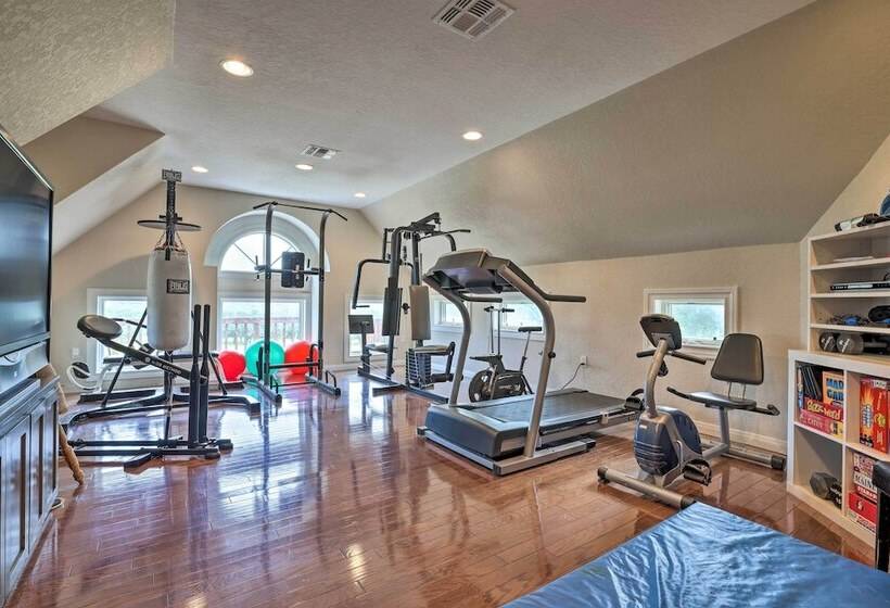 Extravagant 4,500 Sq Ft Home In Hill Country!