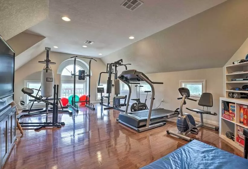 Extravagant 4,500 Sq Ft Home In Hill Country!