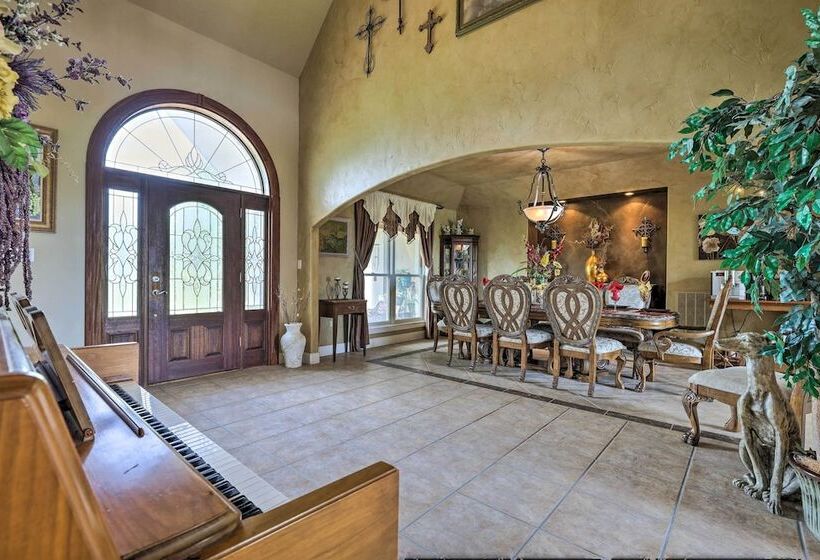 Extravagant 4,500 Sq Ft Home In Hill Country!