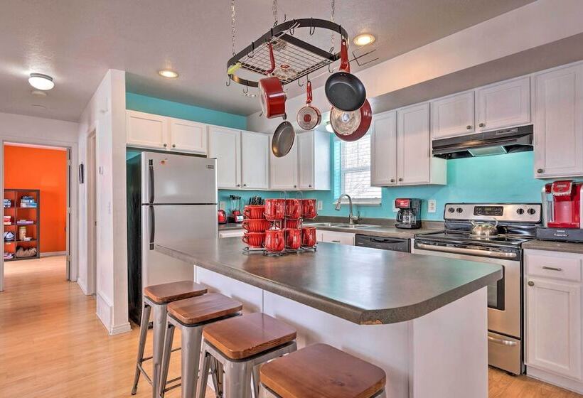 Family Friendly Logan Farmhouse W/ Yard & Near Usu