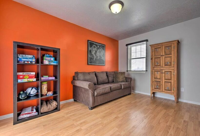 Family Friendly Logan Farmhouse W/ Yard & Near Usu