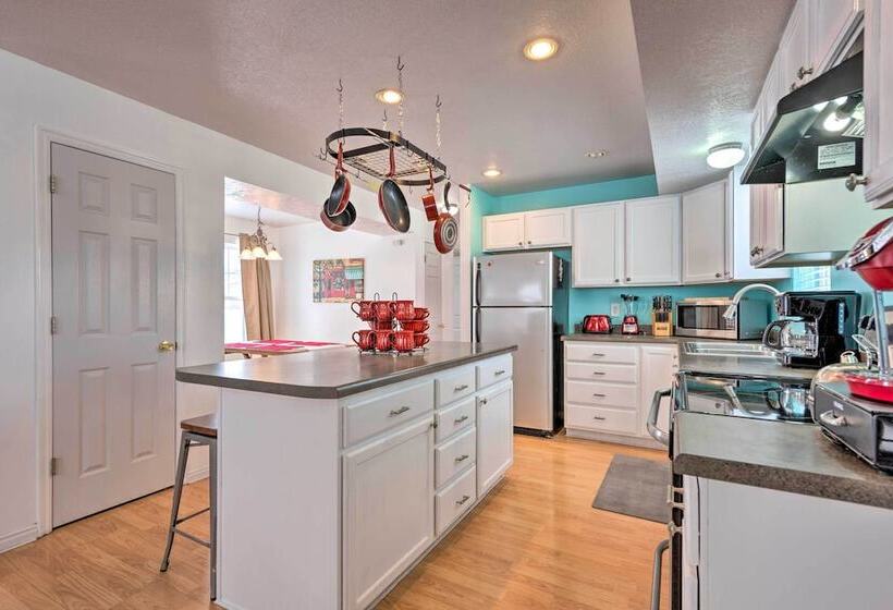 Family Friendly Logan Farmhouse W/ Yard & Near Usu