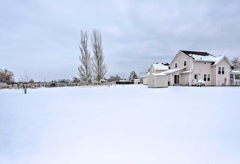 Family Friendly Logan Farmhouse W/ Yard & Near Usu