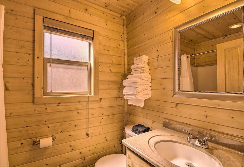 Heber Springs Cabin W/ Deck + River Views!