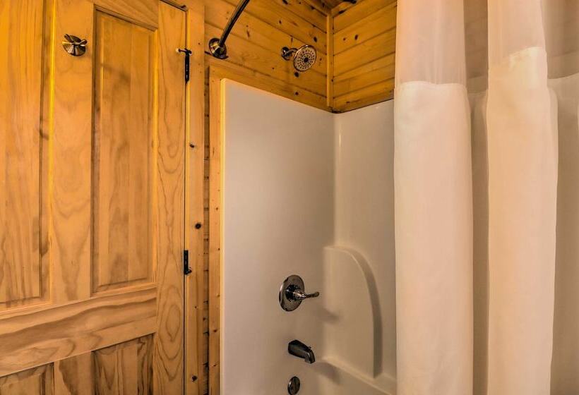 Heber Springs Cabin W/ Deck + River Views!