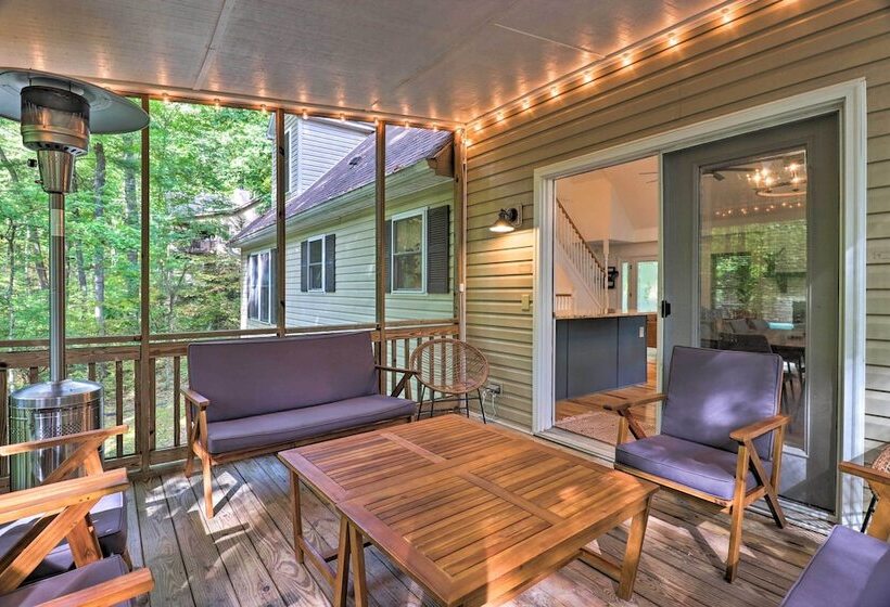 2 Mi To Sapphire Resort: Home W/ Hot Tub & Games!