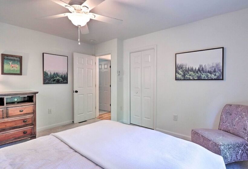 2 Mi To Sapphire Resort: Home W/ Hot Tub & Games!