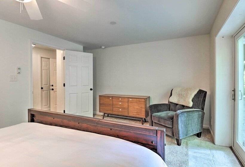 2 Mi To Sapphire Resort: Home W/ Hot Tub & Games!