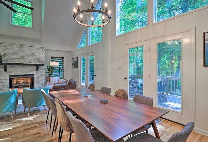 2 Mi To Sapphire Resort: Home W/ Hot Tub & Games!