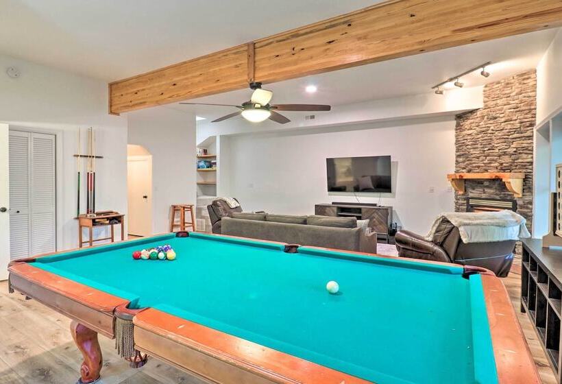 2 Mi To Sapphire Resort: Home W/ Hot Tub & Games!