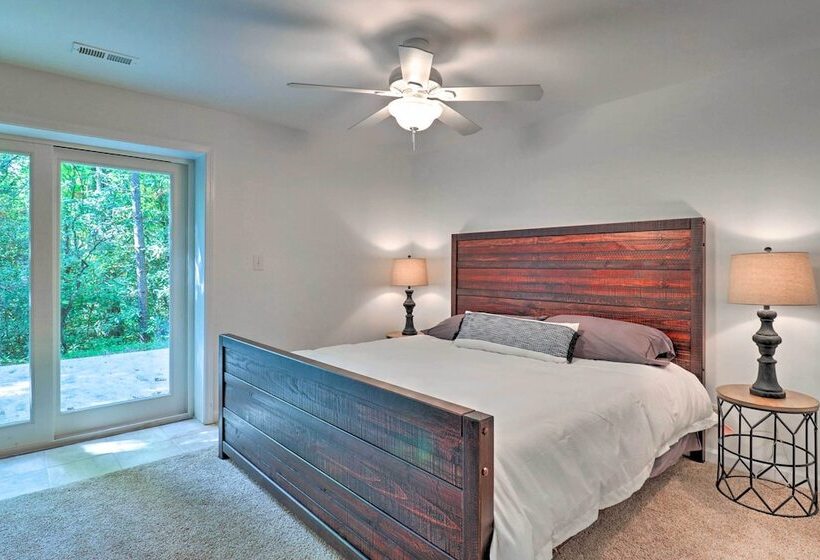 2 Mi To Sapphire Resort: Home W/ Hot Tub & Games!