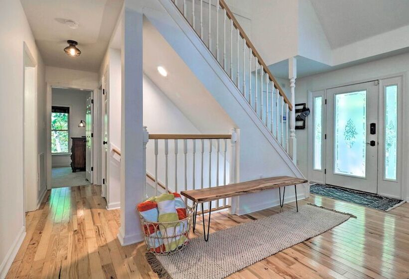 2 Mi To Sapphire Resort: Home W/ Hot Tub & Games!