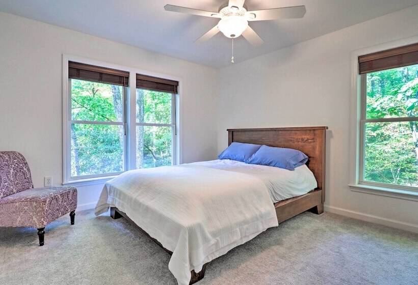 2 Mi To Sapphire Resort: Home W/ Hot Tub & Games!