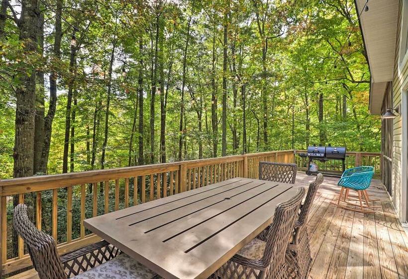 2 Mi To Sapphire Resort: Home W/ Hot Tub & Games!