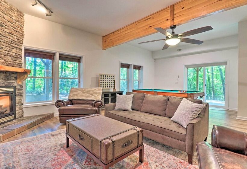 2 Mi To Sapphire Resort: Home W/ Hot Tub & Games!