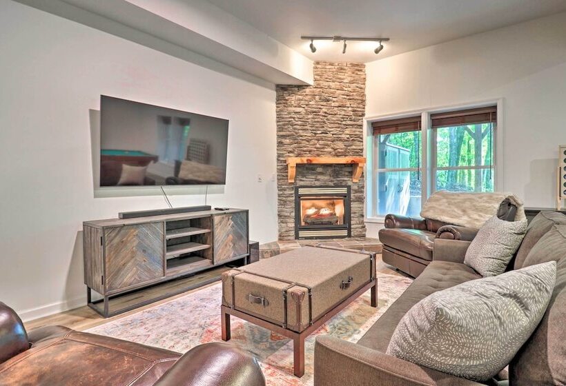 2 Mi To Sapphire Resort: Home W/ Hot Tub & Games!