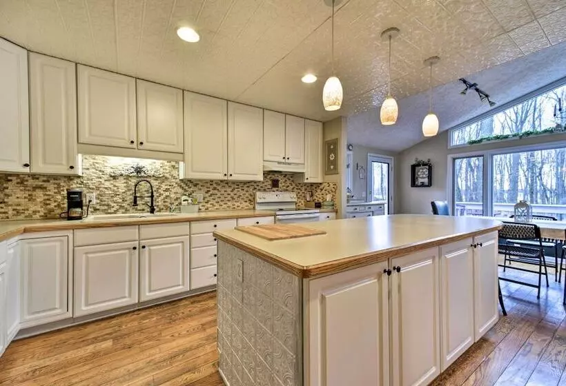 Home On 10 Acres: Perfect For Msu Football Weekend