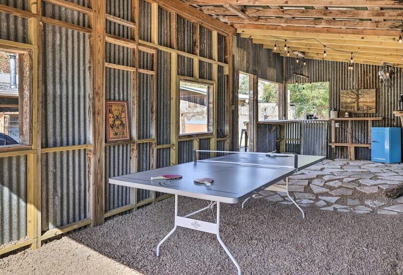 Howdy Haus: Pool + Hot Tub + Outdoor Space