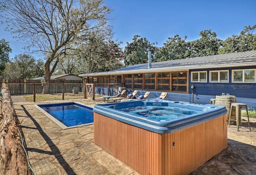 Howdy Haus: Pool + Hot Tub + Outdoor Space