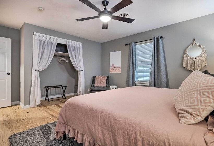 Howdy Haus: Pool + Hot Tub + Outdoor Space