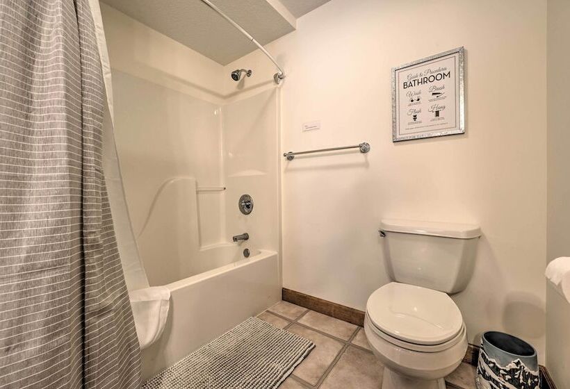 Huge Bellaire Home On Cedar River Golf Course