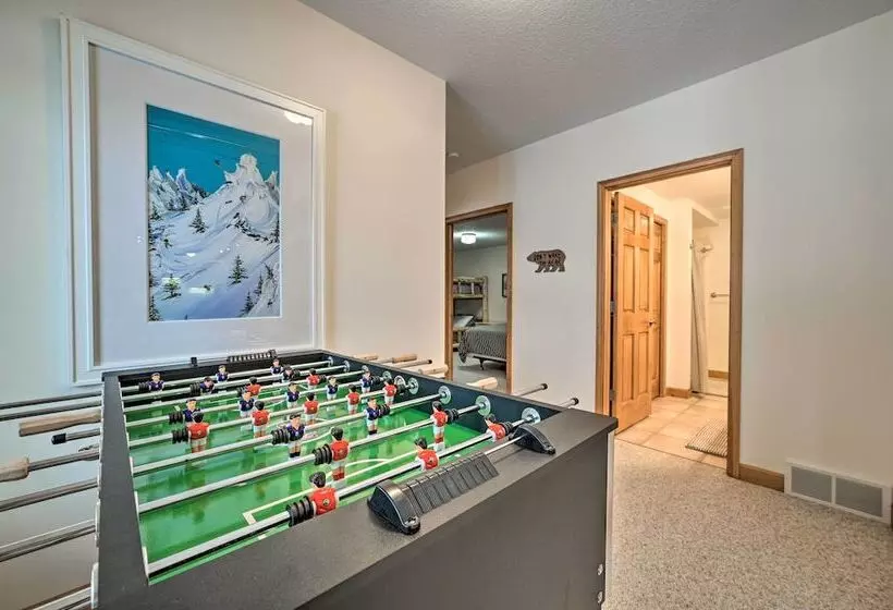 Huge Bellaire Home On Cedar River Golf Course