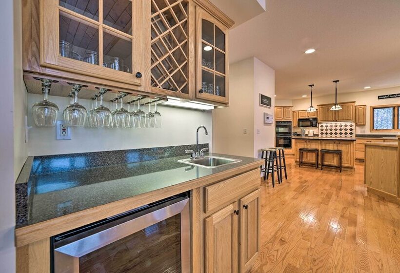 Huge Bellaire Home On Cedar River Golf Course