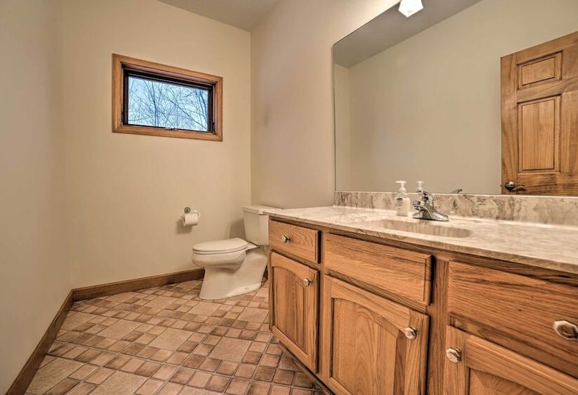 Huge Bellaire Home On Cedar River Golf Course