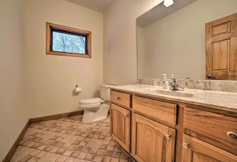 Huge Bellaire Home On Cedar River Golf Course